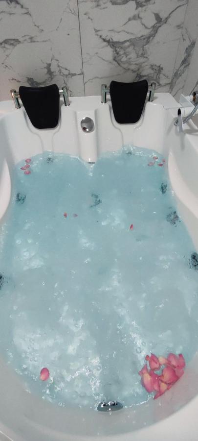 Jacuzzi Belle View Sinaia-Free Parking Apartment Ngoại thất bức ảnh
