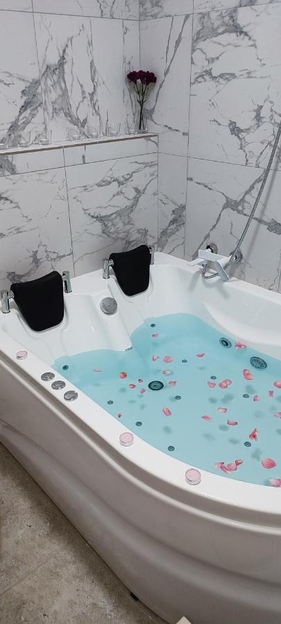 Jacuzzi Belle View Sinaia-Free Parking Apartment Ngoại thất bức ảnh