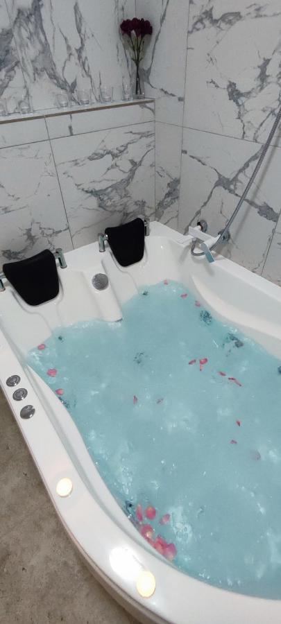 Jacuzzi Belle View Sinaia-Free Parking Apartment Ngoại thất bức ảnh