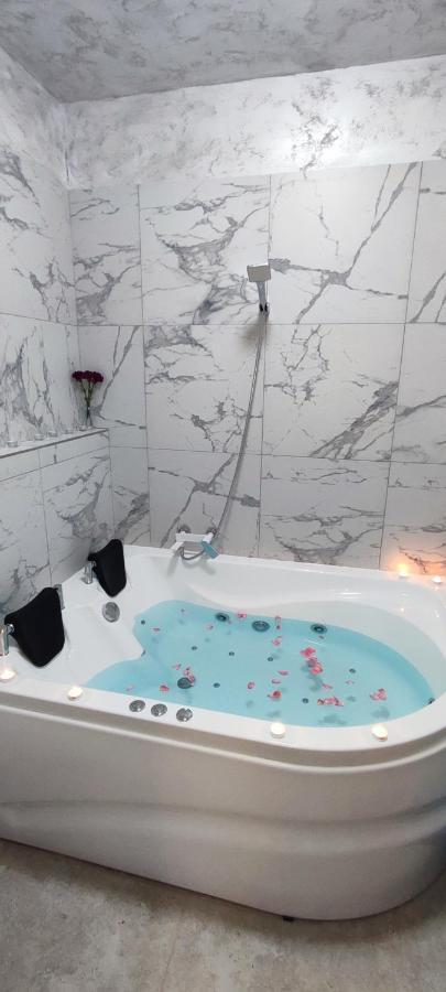 Jacuzzi Belle View Sinaia-Free Parking Apartment Ngoại thất bức ảnh